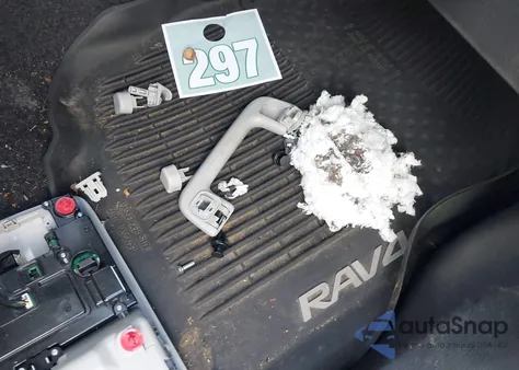 2018 Toyota Rav4 Xle z USA, uszkodzony, nr VIN JTMRFREV9JD226773